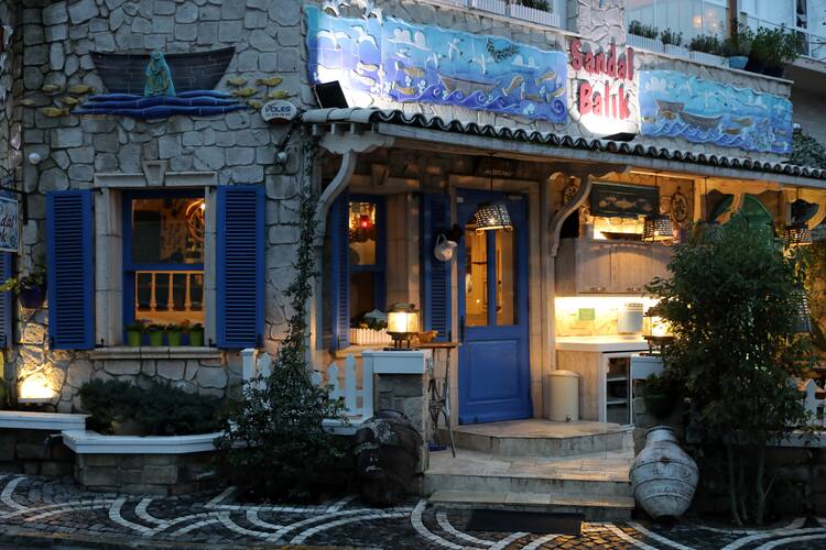 sandal balik yenikoy merkez istanbul